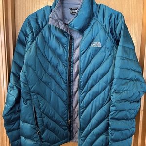 Teal NorthFace puffy jacket size medium